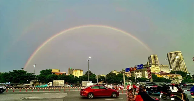 Double rainbow above an urban skyline