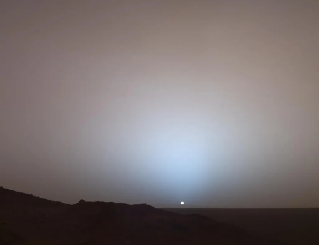 Blue glow near the setting Sun at Gusev crater, photographed by Spirit in 2005