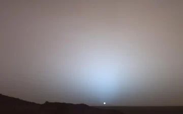 Blue glow near the setting Sun at Gusev crater, photographed by Spirit in 2005